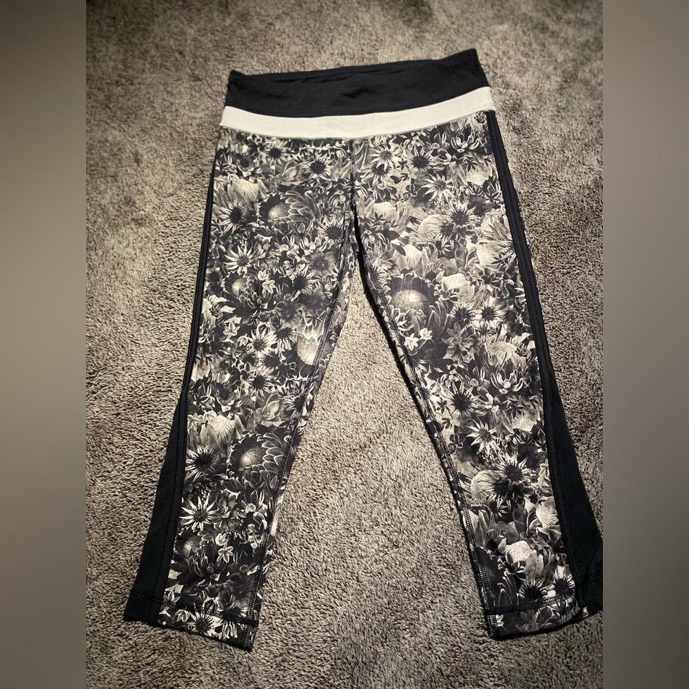 Lululemon Crops, flower pattern